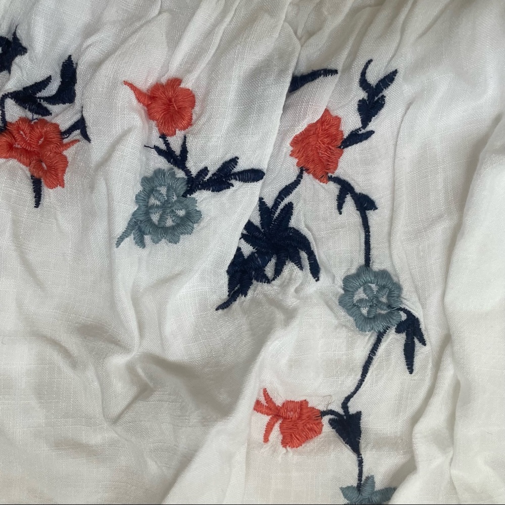 White embroidered crop top Size S - Picture 3 of 3